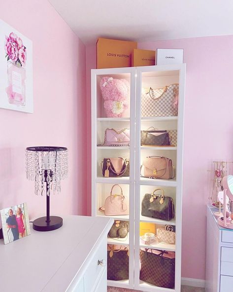 Bag Organizer Closet, Bedroom Ideas For Small Rooms Cozy, Girl Room Decor, Handbag Storage, Boutique Decor, Diy Closet, Online Furniture Shopping, Glam Decor, Room Decor Ideas