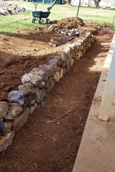 Diy Stone Retaining Wall, Alley Garden, Cheap Retaining Wall, Natural Stone Retaining Wall, Building A Stone Wall, Boulder Retaining Wall, Backyard Retaining Walls, Stone Edge, Rock Retaining Wall