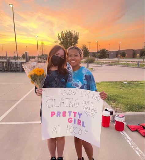 wlw homecoming proposal Girlfriend Promposal Ideas, Lesbian Hoco Proposal Ideas, Wlw Hoco Proposals, Wlw Promposal, Wlw Homecoming, Promposal Signs, Wlw Hoco, Wlw Proposal, Promposal Ideas For Best Friends