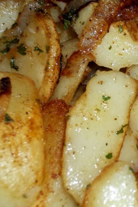 Fried Parsley Buttered Potatoes & Onions - Cassies Amazing Sides Dishes, Buttered Potatoes, Bbq Grape Jelly Meatballs, Perfect Potatoes, Fried Butter, Parsley Recipes, Tater Tot Casserole Recipes, Butter Potatoes, Potatoes Onions