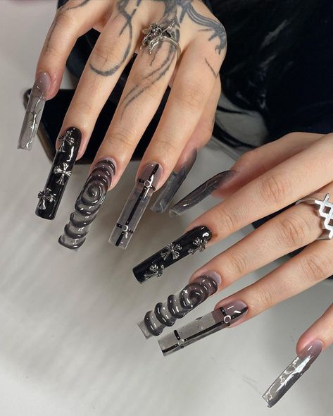 Thug Nails, Cybergoth Nails, Emo Y2k Nails, Piercing Nails, Bold Nail Art, Nails Photography, Punk Nails, Artist Instagram, Goth Nails