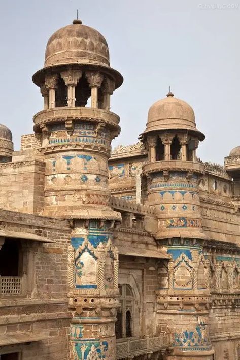 India Architecture, Persian Architecture, Medieval Houses, Ancient Persian, Interesting Buildings, Indian Architecture, Prop Design, Traditional Architecture, Ancient Architecture