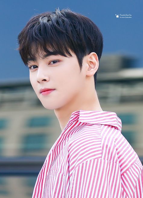 eunwoo pics (@eunwoopics) / Twitter K Pop Haircut Men, 2 Block Haircut Men Korean, Cha Eun Woo Haircut, 2 Block Haircut Men, Korean Two Block Haircut, Bangs Men, Korean Haircut Men, Two Block Cut, Block Haircut