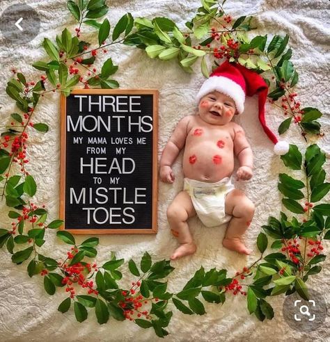 Shooting Photo Famille, Baby Holiday Photos, Christmas Photo Ideas, Baby Christmas Photography, Christmas Baby Pictures, Baby Milestones Pictures, Baby Christmas Photos, Monthly Baby Pictures, Monthly Pictures