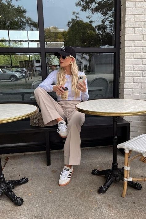 Flat Sneakers Outfit, Elevated Menswear, Shoes With Wide Leg Pants, Grey Trousers Women, Trousers With Sneakers, Wide Leg Pants Outfit Casual, Tailored Pants Outfit, Trousers Outfit Casual, Tailored Pants Women