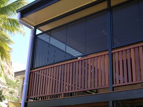 aluminium-privacy-screens-to-enclose-balcony Apartment Patio Privacy, Backyard Screen, Privacy Deck, Wooden Balcony, Apartment Deck, Porch Privacy, Patio Plan, Balcony Screen, Enclosed Balcony