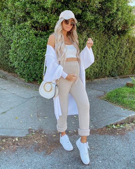 Fashion Trends 2023 Pregnant, Everyday Maternity Outfits Summer, Maternity Skirt And Sweater, 3 Months Pregnant Outfits, Pregnancy Leggings Outfit, Casual Maternity Outfits Summer, Maternity Vacation Outfits, Maternity Spring Outfits, Pregnancy Outfits Dressy