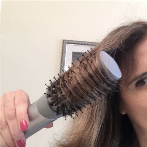 John Freida hot air brush review: How to get an at-home blowout Ouai Hair, Hot Air Brush, Curling Brush, John Frieda, Hair Styling Tools, Air Dry Hair, Brush Hair, Professional Hairstylist, Roller Brush