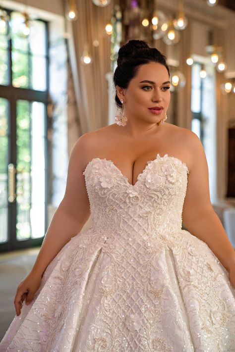 Luxurious Sequins: Plus-Size Wedding Dress with Off-the-Shoulder Style and Lace-Covered Waist Corset! – Marelli Exclusive Custom Design Dress, Boho Veils, Plus Size Wedding Dress, City Bride, Flowers Embroidered, Crystal Embroidery, Waist Corset, Sparkle Dress, Wedding Dresses Plus Size