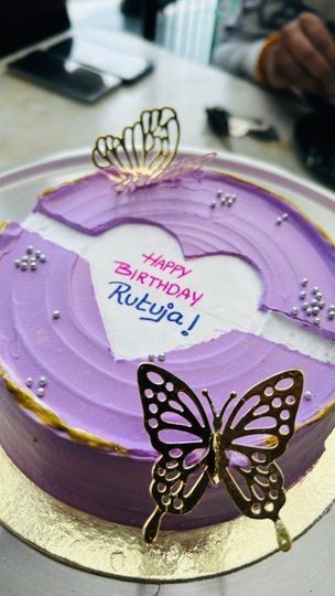 Hidden Message Cake, Secret Message Cake, Different Cake Ideas, Small Birthday Cakes, Secret Notes, Decorating Videos, Simple Cake, Easy Cake Decorating, Cake Decorating Videos