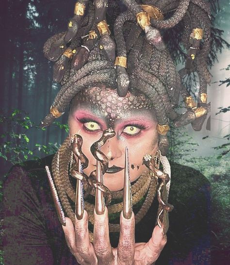 Foto realizada para competencia de photopóster a nivel internacional, caracterizando a medusa, uñas realizadas por mi de 12 CM de largo #uñas #competencia #medusa #fotoposter #photoposter Halloween Face, Face Makeup, Halloween Face Makeup, Princess Zelda, Zelda Characters, Halloween, Makeup, Fictional Characters, Art