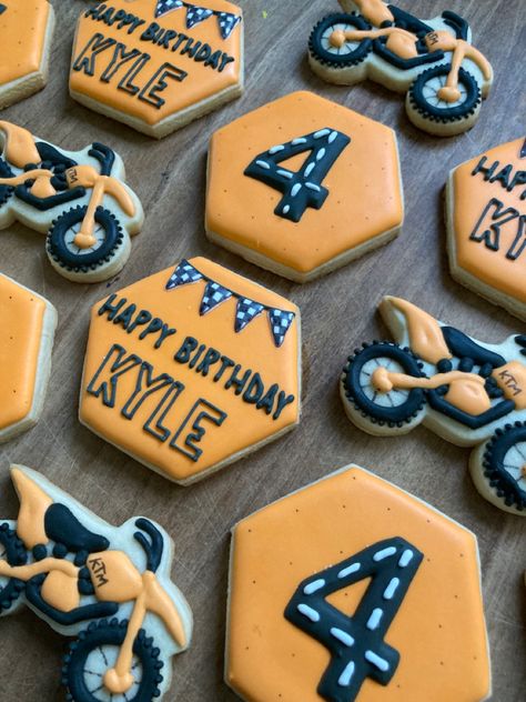 4 Wheeler Cookies Decorated, Dirt Bike Cake Pops, Dirt Bike Cookies, Motorcycle Cookies, Bike Cookies, Moter Cycle, Dirt Bike Party, Sports Cookies, Bike Party