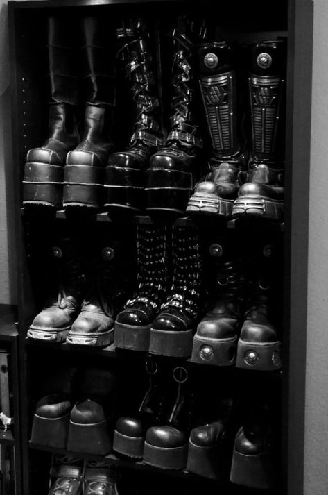 Goth Platform Boots, Goth Subculture, Demonia Shoes, Emo Boy, Gothic Shoes, Swaggy Outfits, Dark Fashion, Retro Outfits, Platform Boots