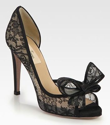 Lace Couture, Lace Pumps, Bow Pumps, Valentino Black, Bow Heels, Dream Style, Shoe Closet, Shoe Obsession, Dream Shoes