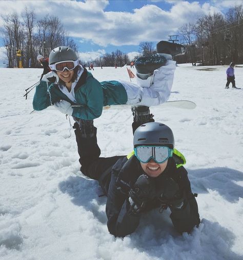 Snowboarding Friends, Photo Ideas Best Friends, Snow Photo Ideas, Snowboarding Tricks, Snowboarding Tattoo, Friends Mountain, Girl Snowboarding, Snowboard Pictures, Photo Ski