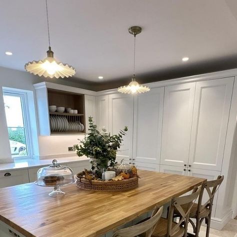 Howdens on Instagram: "Step into @tndevelopmentsltd's cosy cottage kitchen. 🥰 Kitchens featured: Elmbridge Porcelain and Elmbridge Sage Green" Howdens Sage Green, Reed Green Howdens, Howdens Chilcomb Reed Green, Howdens Elmbridge Sage Green, Howdens Hockley Super Matt Reed Green, Cottage Kitchen, Sage Green, Cottage, Porcelain