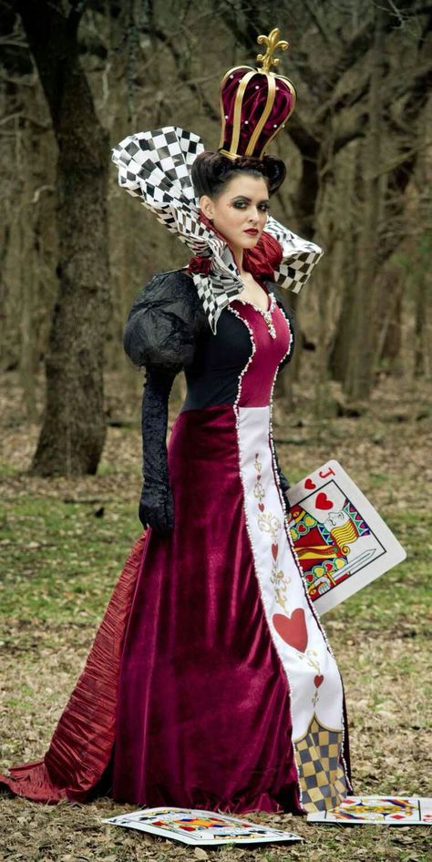 Queen of hearts Queen Of Hearts Costume For Women, Queen Of Hearts Outfit Ideas, Evil Queen Of Hearts, Red Queen Costume, Queen Of Hearts Halloween Costume, Worst Costume, Queen Of Hearts Halloween, Wonderland Halloween, Queen Of Hearts Alice