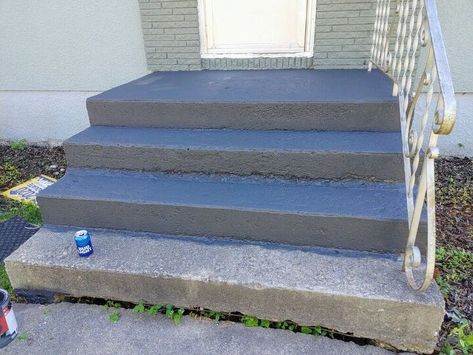 Many homes have the basic concrete front steps, like mine, and they certainly don't add an visual interest to the home. In my opinion. These stairs are not my own, this is a project I did with my sister for her house. But, after the results, I definitely will be doing it to mine!This is the stairs before. Please forgive the pic, didn't realize the quality until it was too late. Here's a side shot to get a better idea. So basically tired and old looking. No curb appeal whatsoever. L… Paint Front Steps Concrete, Painted Cement Steps, Front Concrete Steps Makeover, Cement Stairs Makeover, Front Step Makeover, Concrete Steps Makeover, Step Makeover, Concrete Front Steps, Painting Concrete Steps