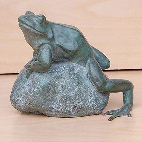 FROG Statues For Garden, Frog Garden, Stone Garden Statues, Garden Frogs, Garden Owl, Frog Statues, Concrete Statues, Chainsaw Carving, Bird Statues