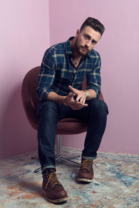 Aaron Taylor Johnson Mens Plaid Shirt Outfit, Plaid Shirt Outfit, Mens Fashion Rugged Simple, Shirt Outfit Ideas, Plaid Shirt Outfits, Gentlemen Wear, Aaron Taylor Johnson, Gq Style, Mens Fashion Rugged