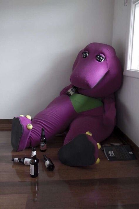 Purple Dinosaur, No Context, Funny Memes Images, Best Friend Quotes Funny, Weird Images, Crazy Funny Pictures, Funny Profile, Funny Profile Pictures, Funny Reaction Pictures