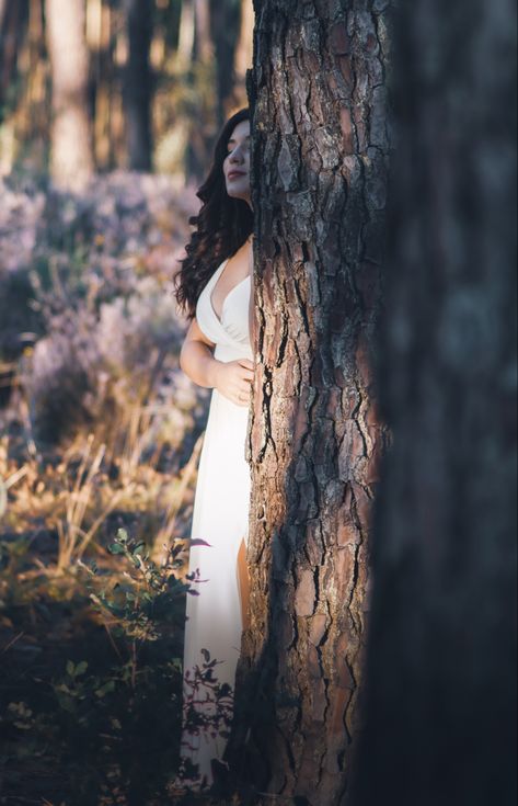 Woman behind the tree. Nature photography. Tree photography. White dress. Tree Photography Ideas, White Dress Nature Photoshoot, Tree Poses Photography, Storybook Photoshoot, Tree Photoshoot Ideas, Western Pose, Brunch Photoshoot, Nature Poses, Woods Photoshoot