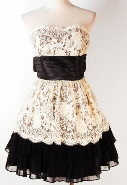 dress :: http://www.betseyjohnson.com/home/index.jsp Detail Couture, Lace Outfit, Mode Chic, Vestidos Vintage, Black N White Dress, Tiered Dress, Looks Style, Mode Inspiration, A Dress