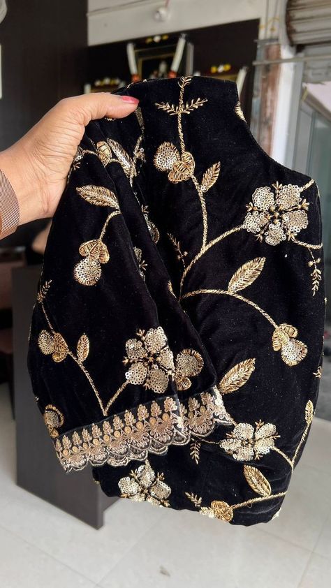 Saree Farewell, Velvet Blouse Design, Blouse Handwork, Black Blouse Designs, Worked Blouse, Ready Made Blouse, Handwork Blouse, Black Velvet Blouse, Designs Blouse