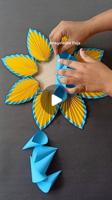 Classroom Decor Idea, Craft Flowers Paper Decoration, Puja Decoration Ideas, Paper Flowers For Decoration, Nashe Si Chadh Gayi, Paper Flower Crafts For Kids, Flowers From Paper, Flowers With Paper, Paper Flower Decorations