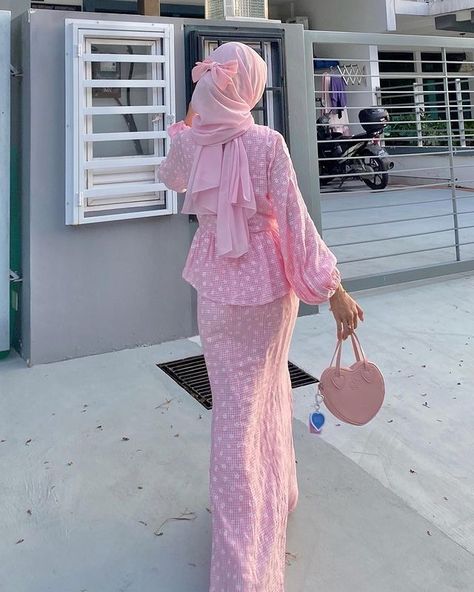 Hijab Pink Outfits Modest Fashion, Cute Pink Hijabi Outfits, Hidayah Core, Barbie Inspired Outfits Hijabi, Modest Pink Outfits Aesthetic, Pink Modest Dress Hijab, Hijabi Barbie Outfit, Barbie Hijab Outfit, Pink Muslim Aesthetic