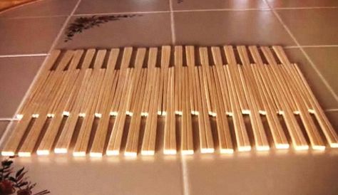 How To Make Placemats, Chopsticks Crafts, Make Placemats, Age Wood, Wood Placemats, Wooden Chopsticks, Sushi Design, Table Decorating, Placemats Patterns