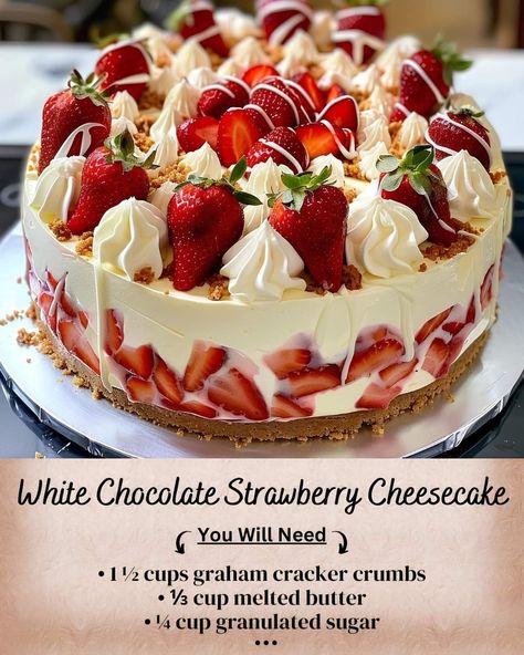 Fancy Cheesecakes, Unique Cheesecakes, Cheesecake Designs, White Chocolate Strawberry Cheesecake, Chocolate Strawberry Cheesecake, Cheesecake Desserts Recipes, Strawberry Cheesecake Recipe, Cake Cups, White Chocolate Recipes