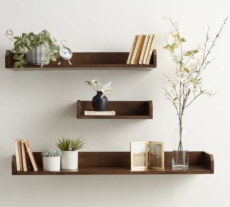 Space Saving Shelves, Wall Shelves Design, Dining Room Small, Apartment Furniture, Room Decorations, Shelf Design, Decor Minimalist, Hanging Shelves, Apartment Living Room