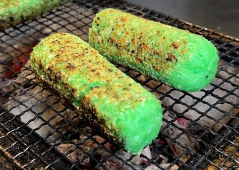 How To Recreate Grilled Banana Pandan Rice, A Viral Vietnamese Dessert Vietnamese Pandan Dessert, Pandan Crepes, Pandan Dessert, Pandan Rice, Coconut Tapioca Pudding, Thai Banana, Vietnamese Desserts, Grilled Rice, Grilled Bananas