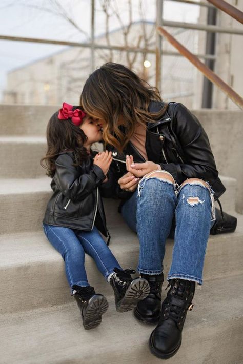 Mom And Daughter Same Outfit, Matching Outfits Family Pictures, Matching Outfits Daughter And Mom, Mother Daughter Photo Outfit Ideas, Mom And Daughter Photo Outfit Ideas, Momma And Daughter Matching Outfits, Mama And Daughter Outfits, Trendy Kids Outfits Daughters, Matching Outfits For Mom And Daughter