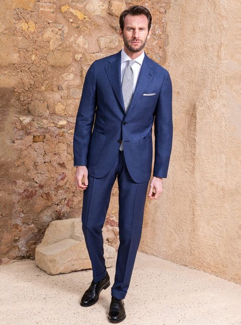 A timeless and elegant ensemble with a blue suit and white dress shirt, complemented by a grey tie and polished black Oxford shoes. Perfect for making a distinguished impression at any formal or business event. Mid Blue Suit, Royal Blue Suit, Black Oxford Shoes, White Dress Shirt, Tie Men, Dapper Style, Black Oxfords, Canvas Jacket, Grey Tie