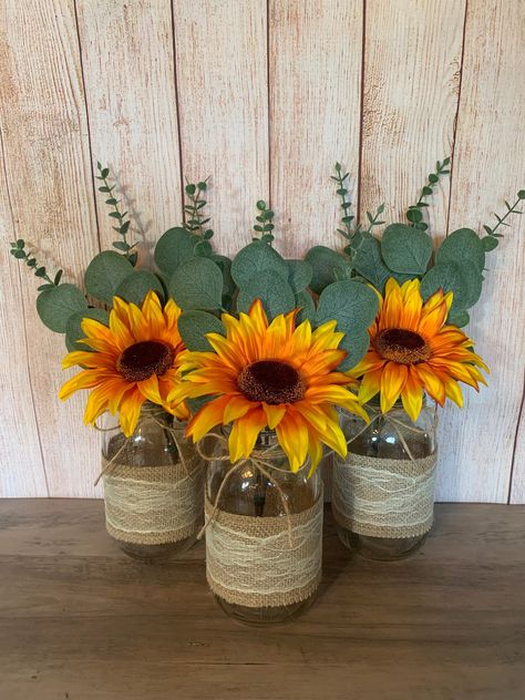 Sunflower Table Centerpieces, Sunflower Wedding Centerpieces, Fall Mason Jar Centerpieces, Jar Centerpiece Wedding, Mason Jar Wedding Decor, Fall Wedding Table Decor, Wedding Decor Boho, Boho Sunflower, Bday Stuff