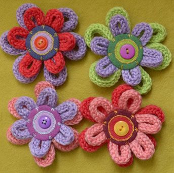 french knitted flowers Diy Laine, Loom Flowers, Spool Knitting, Lucet, French Knitting, Crocheted Flowers, I Cord, Finger Knitting, Knitted Flowers