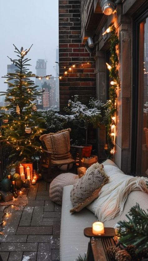 Balcony Xmas Decor Ideas, Xmas Decor Ideas, Winter Balcony, Balcony Decor Ideas, Small Apartment Balcony Ideas, Cozy Balcony, Creative Wall Design, Apartment Balcony Ideas, Christmas In New York