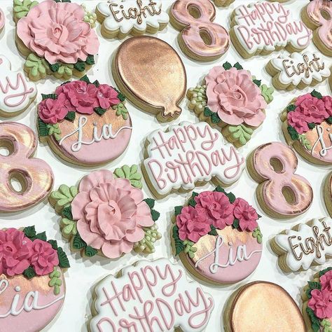 Tori Marcum on Instagram: “Rose gold, pink, and lots of florals for this sweet girls birthday! 💕 . . . #cookies #royalicing #royalicingcookies #Cookiesbytori #art…” Rose Gold 40th Birthday Cookies, Sweet 16 Cookies Decorated Rose Gold, Rose Gold Birthday Cookies, Pink Birthday Cookies Decorated, Rose Gold Cookies Decorated, Rose Gold Cookies, Pink Birthday Cookies, Sweet 16 Cookies, Light Pink Birthday