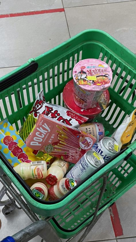 went to the chinese supermarket! @lubel.balkwell Asian Supermarket Aesthetic, Asian Market Aesthetic, Chinese Supermarket, Chinese Grocery Store, Asian Supermarket, Grocery Supermarket, Minute Rice, Food Trip, Green Moon