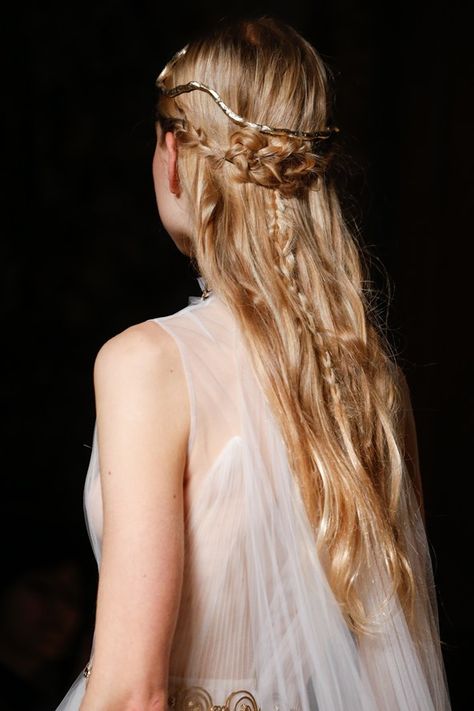 Rhaenys Targaryen, Couture Hairstyles, Yennefer Of Vengerberg, Valentino Couture, Long Blonde, Keira Knightley, Long Blonde Hair, Pretty Wedding, Wedding Hairstyles For Long Hair