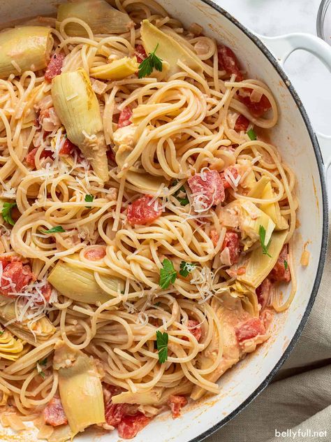 Tomatoes, artichokes, and cream come together in this delicious 20 minute Artichoke Pasta recipe. A super quick and easy dinner under 30 minutes that's great for any night of the week. Medditeranean Diet Dinner Recipes, Shrimp And Artichoke Recipes, Artichoke Tomato Pasta, Pasta With Artichoke Hearts, Dinner Under 30 Minutes, Tomato Pasta Recipes, Chicken Artichoke Pasta, Artichoke Heart Recipes, Artichoke Pasta