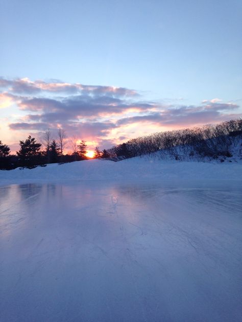 Outdoor Ice Rink, Outdoor Rink, Winter Town, Sore Eyes, Cute Christmas Wallpaper, Ice Rink, Snow Ice, Winter Vibes, Winter Scenery