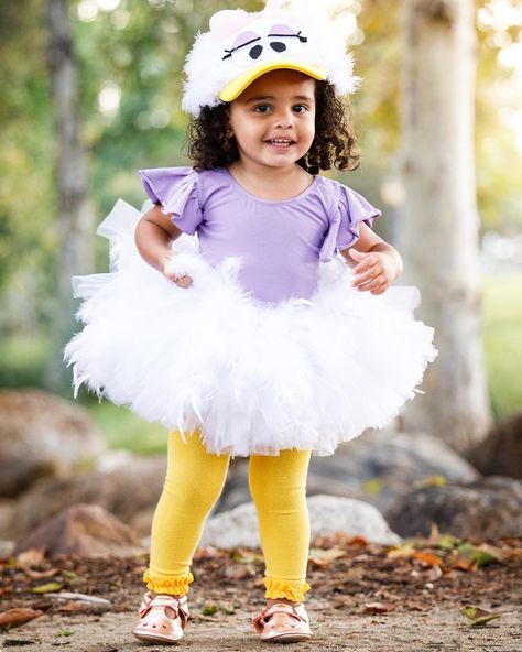 Daisy Duck Costume Toddler, Minnie Mouse And Daisy Duck Costumes, Minnie And Daisy Costume, Diy Daisy Duck Costume, Daisy Duck Hat, Daisy Duck Halloween Costume, Daisy Duck Costume, Disney Fancy Dress, Daisy Costume