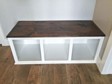 mudroom bench_1 Diy Bank, Kitchen Storage Bench, Diy Muebles Ideas, Diy Storage Bench, Storage Bench Seating, Apartment Entryway, Diy Mudroom Bench, Trendy Apartment, Diy Bench