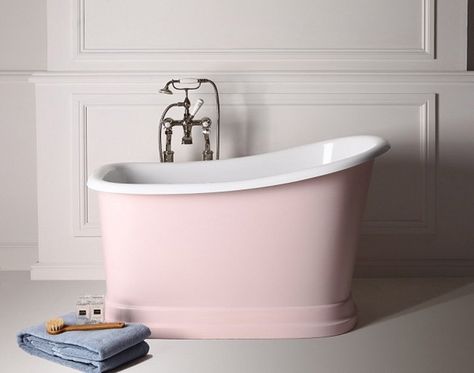 Freestanding Bathtubs: What's Your Shape? Pastel Bathroom Ideas, Small Soaking Tub, Small House Hacks, Tiny Bathtub, Pastel Bathroom, Bathtub Shower Combo, Slipper Bath, Small Bathtub, Roll Top Bath