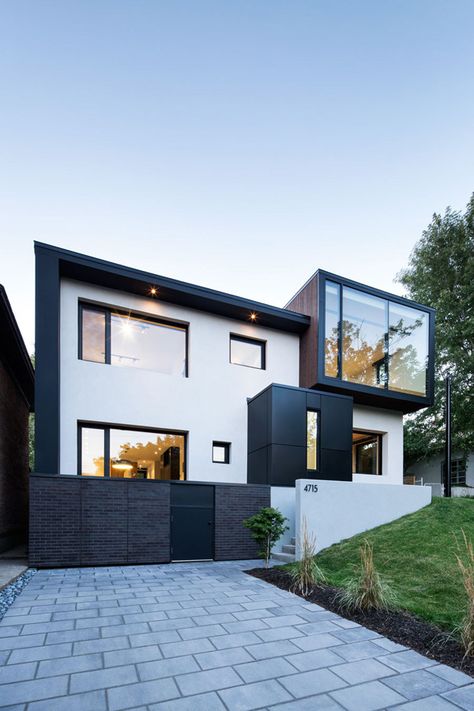 Striking home renovation in Montreal: Connaught Residence Concrete House, Design Exterior, Architecture Exterior, Modern Houses, House Goals, Modern Exterior, Modern Homes, Residential Architecture, Contemporary Architecture