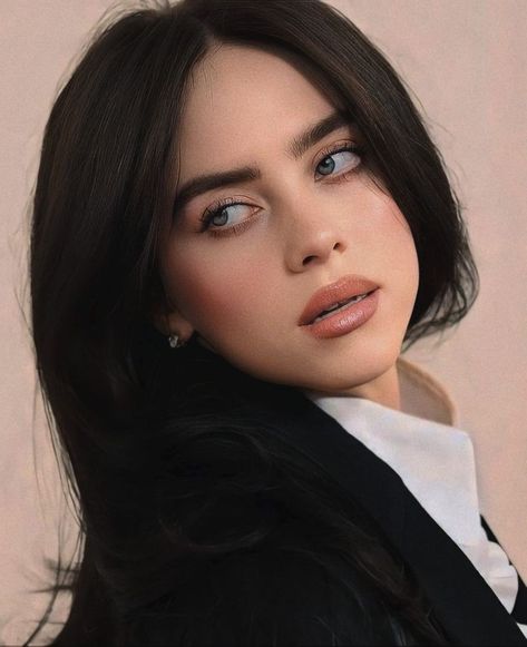 Billie Eilish Long Hair, Billie Eilish Without Makeup, Billie Eilish Dark Hair, Black Hair Billie Eilish, Billie Eilish Makeup, Billie Eilish Black Hair, Billie Eilish Photos, Cyberpunk Mode, Billie Eillish