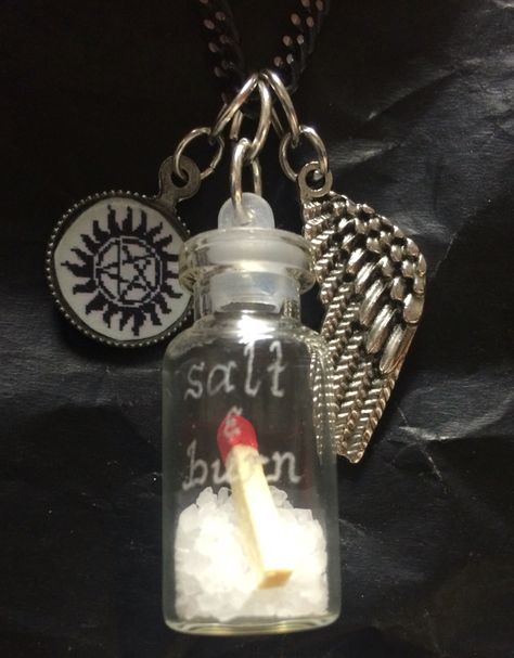 Supernatural necklace I made. One for my niece and one for my son. Huge fans of the show. Big hit. :) Etched "salt & burn" on glass vial. Spn Jewelry, Supernatural Ornaments, Supernatural Gift Ideas, Supernatural Diy, Salt Burn, Supernatural Crafts, Supernatural Birthday, Supernatural Party, Supernatural Necklace